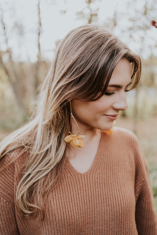 kolczyki z piórami Długie miodowe kolczyki kwiaty, musztardowe kolczyki