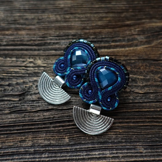 Małe etniczne kolczyki soutache Mró Soutache