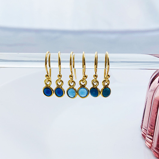 kolczyki z kamieniami URODZONE w BLASKU- Małe kolczyki z niebieskimi kamieniami