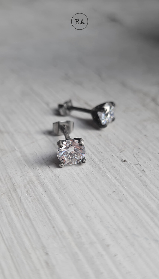 kolczyki srebrne Moissanit: Srebrne kolczyki sztyfty oksydowane