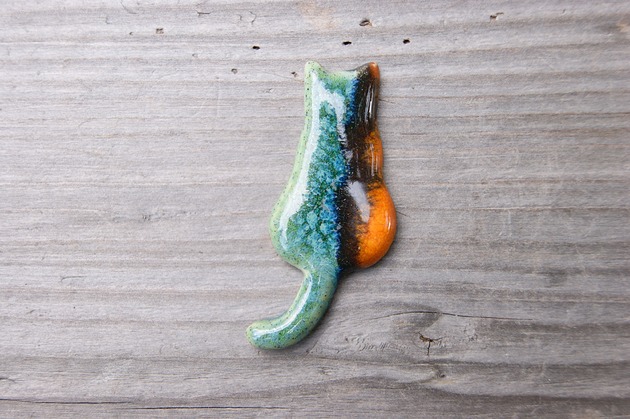 magnesy Ceramiczny magnes kot zielony z pomarańczą