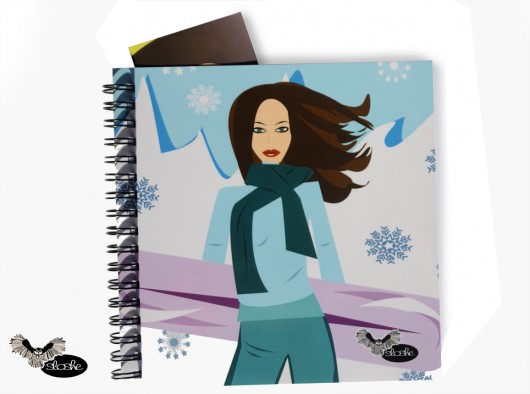 Dziewczyna ze snowboardem w Notatniku Sloshe Sowia Aleja
