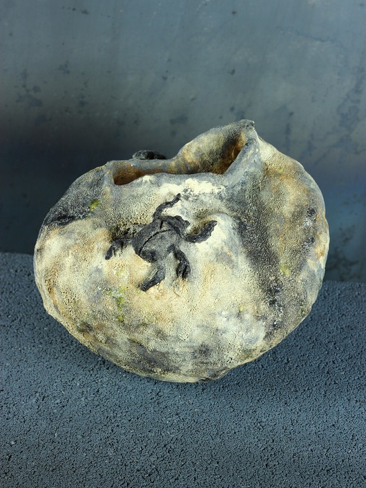 figurki i rzeźby Naczynie ceramiczne rzeźbione żuki - seria "Kamienny sen"
