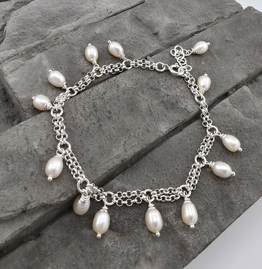 bransoletki z kamieni naturalnych Srebrna bransoletka z perłami Bride