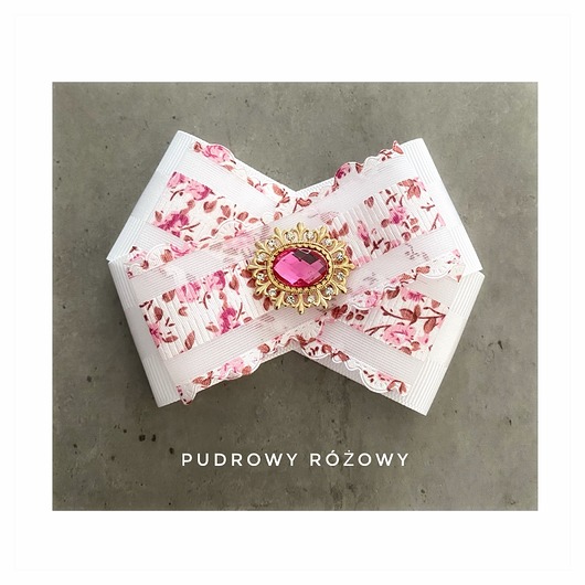 broszki Biała Brosza z kwiatuszkami i tiulem New