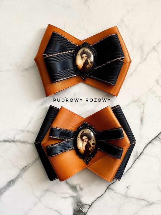 broszki Brosza z niesamowitą grafiką   zamkniętą pod kaboszonem NEW