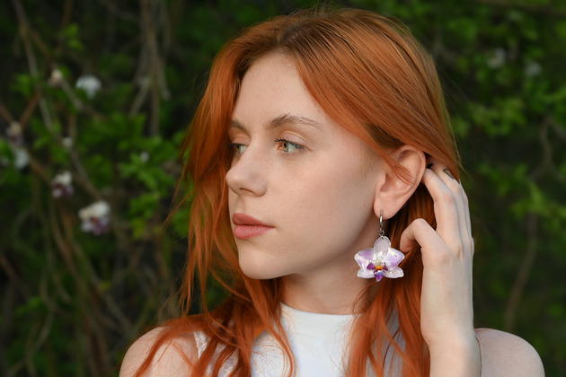 kolczyki z żywicy Kolczyki z prawdziwą orchideą w żywicy kwiaty biżuteria