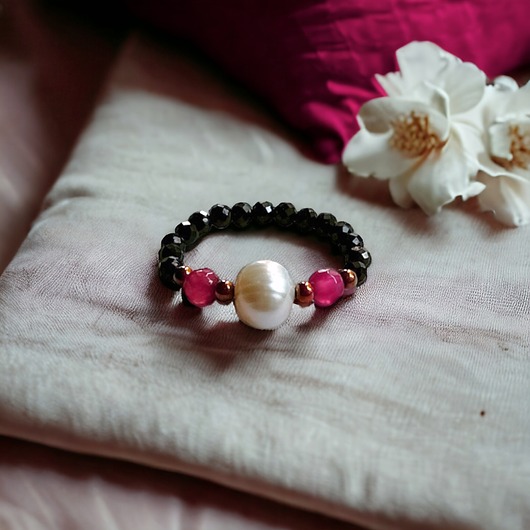 pierścionki elastyczne Pierścionek :: magenta :: perła, spinel, agat
