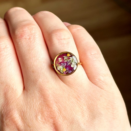 pierścionek z żywicy Pierścionek z kwiatami