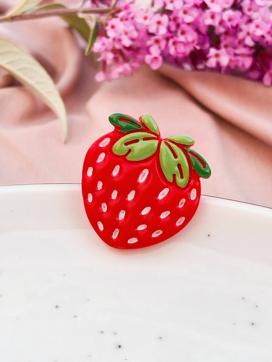 przypinki Pin truskawka. broszka w kształcie truskawki. słodka przypinka do ubrań