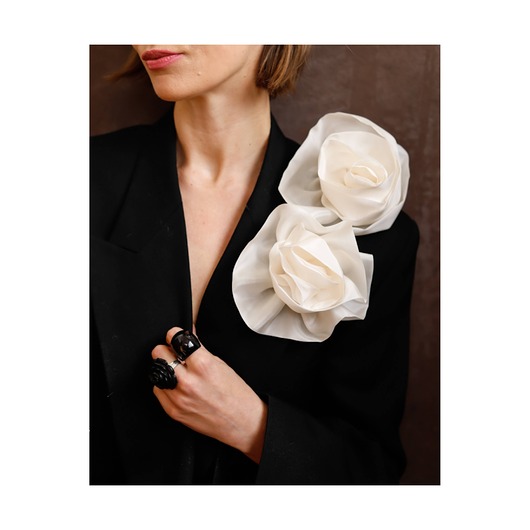 broszki Zestaw jedwabnych broszek w korze kremowym