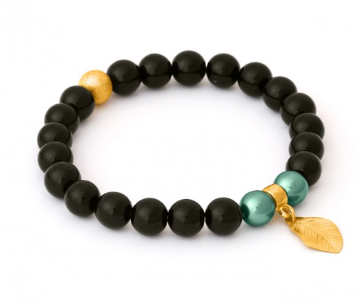 Black jade with pearl & leaf pendant. Lavoga