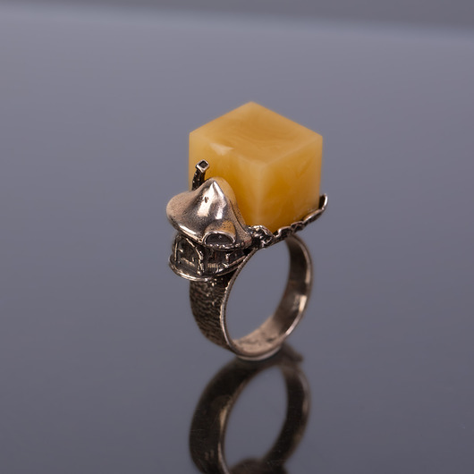 pierścionki srebrne Pierścionek z domkiem bursztyn bałtycki