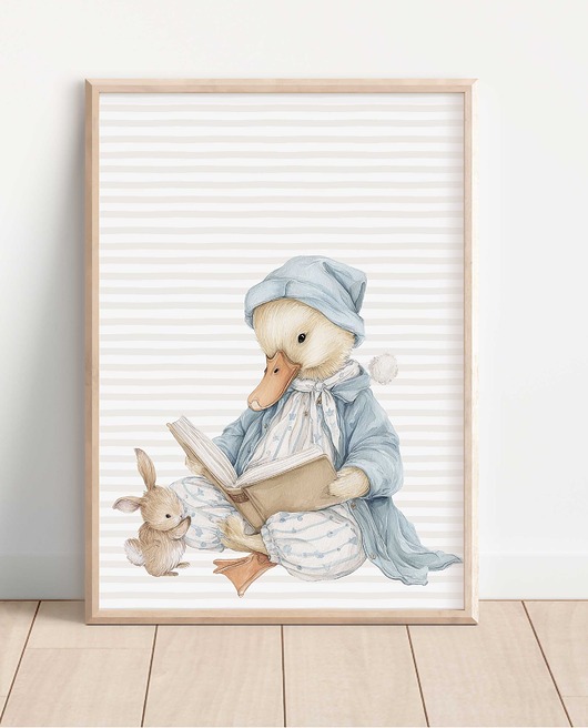 obrazy i plakaty do pokoju dziecięcego Gąska w piżamce z króliczkiem i książeczką