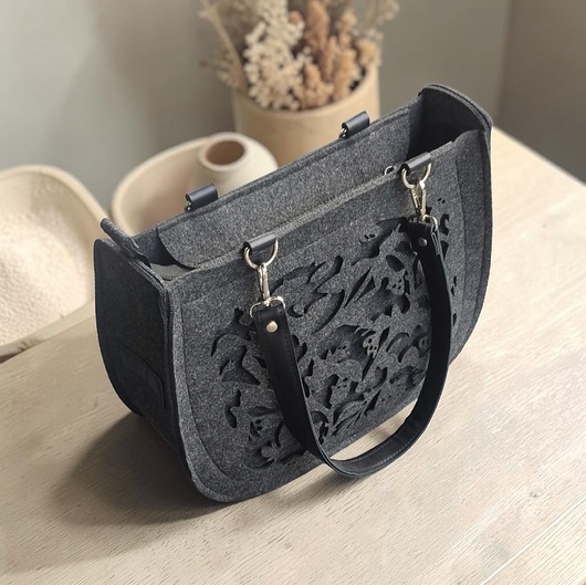 torby XXL Torba na ramię z filcu - ażur roślinny - skóra naturalna - grafitowa