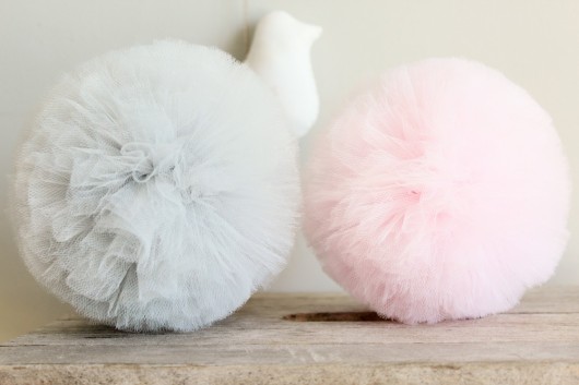 dodatki - różne Pompony tiulowe 15 cm (M), różne kolory