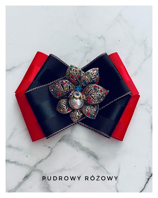 broszki Brosza /naszyjnik z kwiatem z kolorowymi kryształkami i perłą