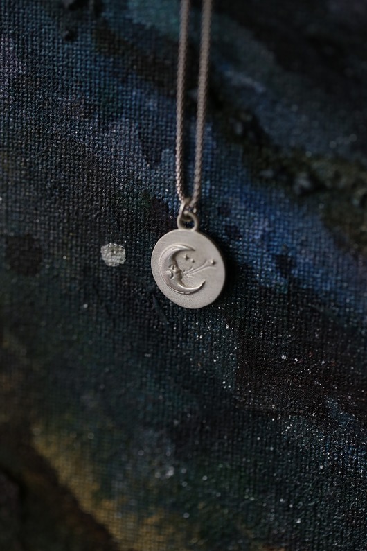 bransoletki srebrne Srebrna bransoletka na łańcuszku z dwustronnym medalionem