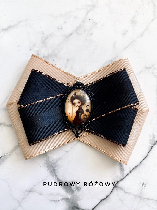 broszki Brosza z niesamowitą grafiką   zamkniętą pod kaboszonem NEW