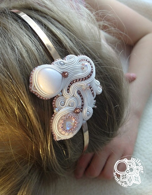 opaska komunijna z sutaszową aplikacją Milame Soutache