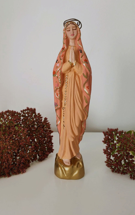figurki i rzeźby Maryjka kwiatowa