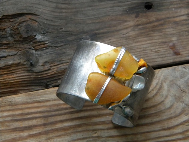 bransoletki wire wrapping Bursztyny mleczne z perłą -  bransoleta mankiet CUFF