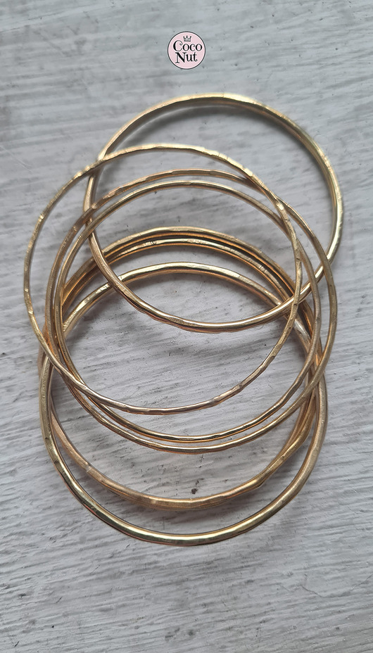 bransoletki złote Komplet sześciu bransolet z mosiądzu
