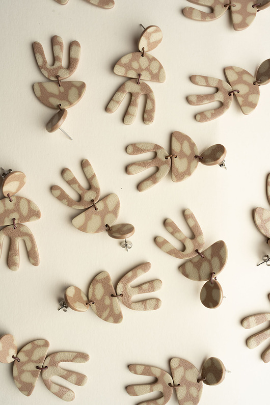 kolczyki z masy plastycznej Wiszące kolczyki Henri Matisse Bambi print