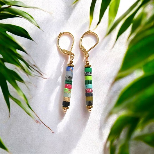 kolczyki z kamieniami Patyczki: kolorowy mix kamieni: 49mm, bigle zamknięte