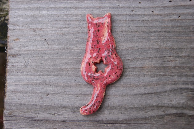 magnesy Ceramiczny magnes kot  czerwony z gwiazdką
