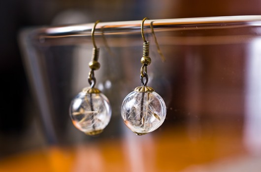 Kolczyki z dmuchawcem w szklanych banieczkach So Jewelry