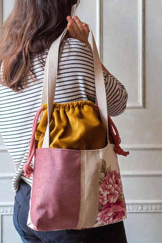 torby na ramię Miodowa welurowa torba z kominem do wózka w kwiaty