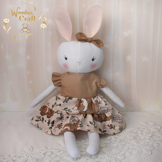 misie i maskotki Króliczek Sara przytulanka w beżowo-brązowej sukieneczce z falbankami GOTOWA