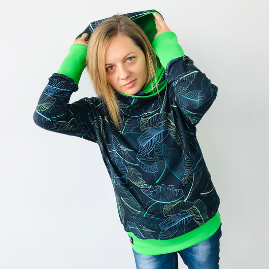 Damska Bluza w Neonowe Liście z Zielonym Kapturem a to tu