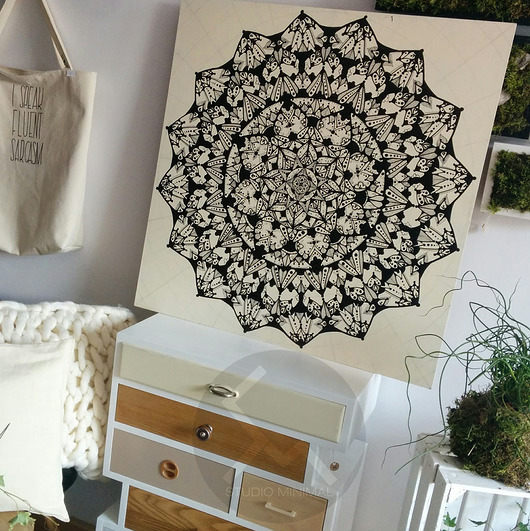 MANDALA OM 80 ręcznie malowana. płótno Studio Minimal
