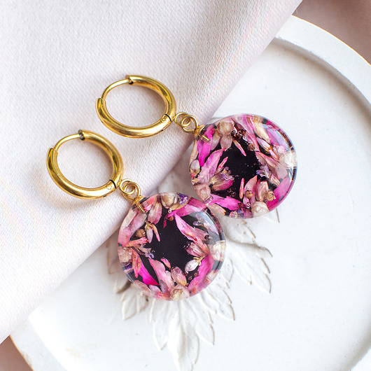 kolczyki z żywicy Kolczyki z kompozycją kwiatową