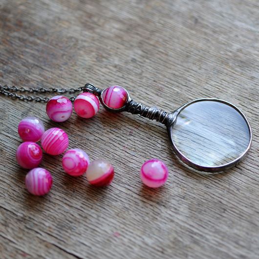 wisiory Lupa z różową kulką