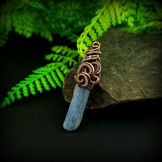 wisiory Wisiorek z kyanitem