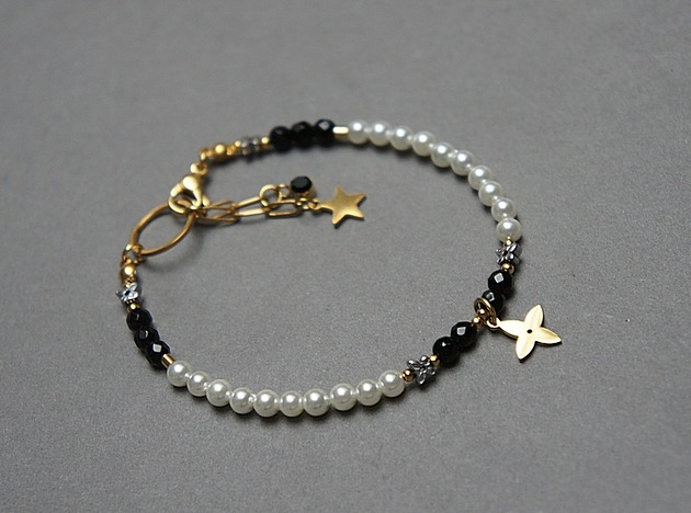 bransoletki z kamieni naturalnych Pearls /white/ and black onyx - bransoletka