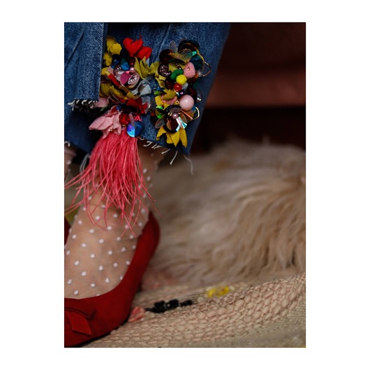 broszki Cekinowa broszka z piórami