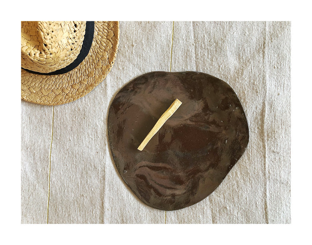 patery i talerze Mała patera z czerwono - czarnej gliny handmade