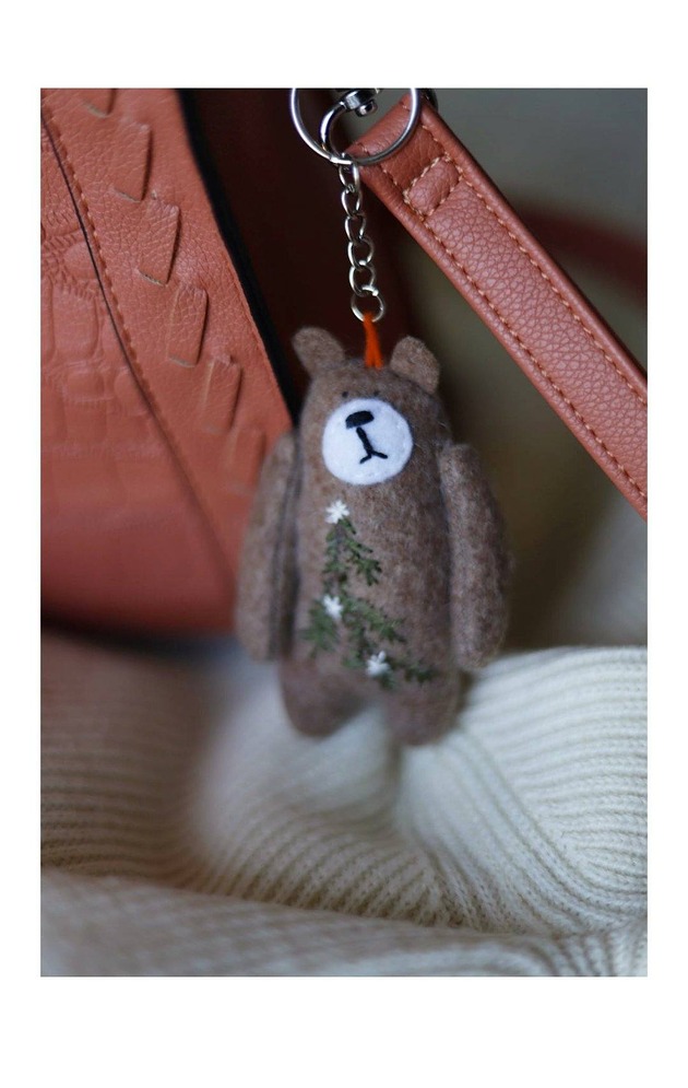 breloki Brelok miś z haftem