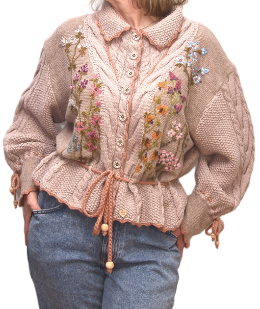 kardigany damskie Beżowy kardigan z warkoczami i haftami, rozmiar L/XL