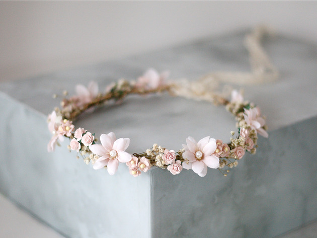 Ślubne ozdoby do włosów Wianek z gipsówki i różowych kwiatów