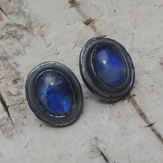 Kolczyki srebrne moonstones Pracownia Neores