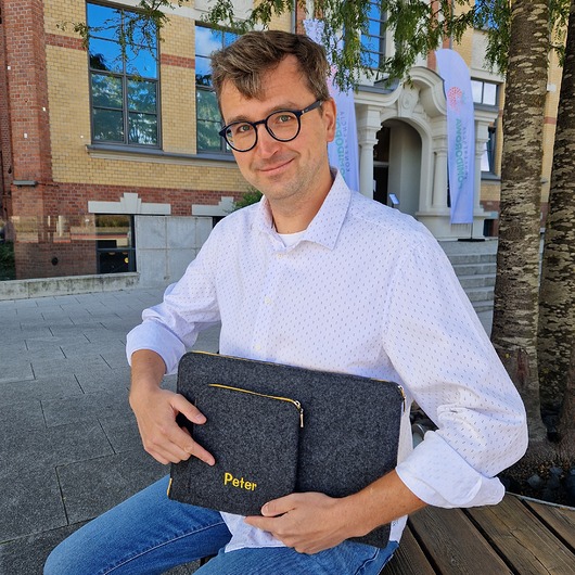 akcesoria - inne Etui na laptopa PERSONALIZACJA ciemnoszare żółty zamek i haft