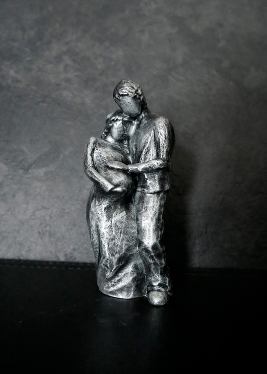 figurki i rzeźby Rzeźba z gipsu, Rodzina, srebrna, wys. 10,3 cm