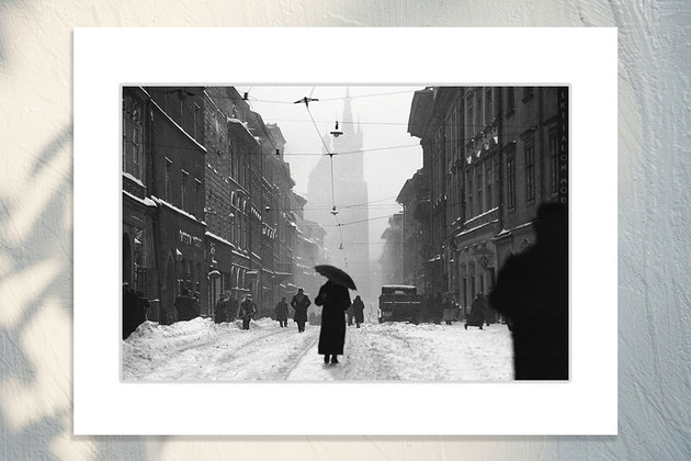 fotografia Fotografia w passe-partout; Ulica Floriańska w śniegu