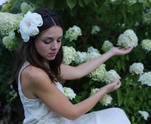 Flowerbomb ecru Nat design