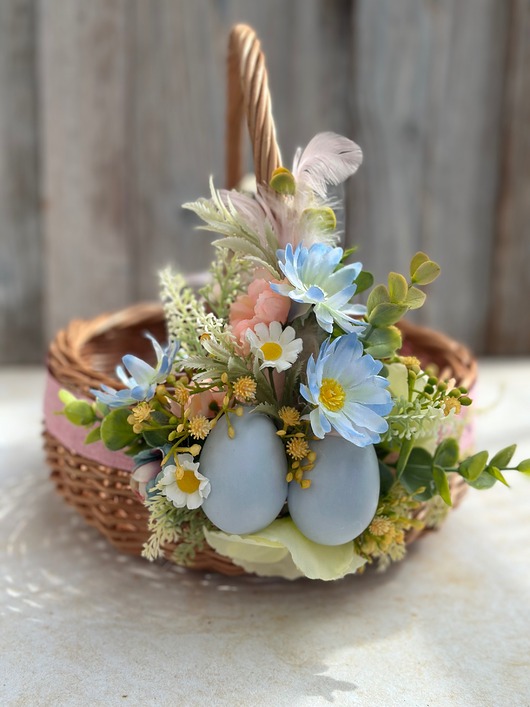 koszyki wielkanocne Wielkanocny koszyczek na święconkę, koszyczek z dekoracją